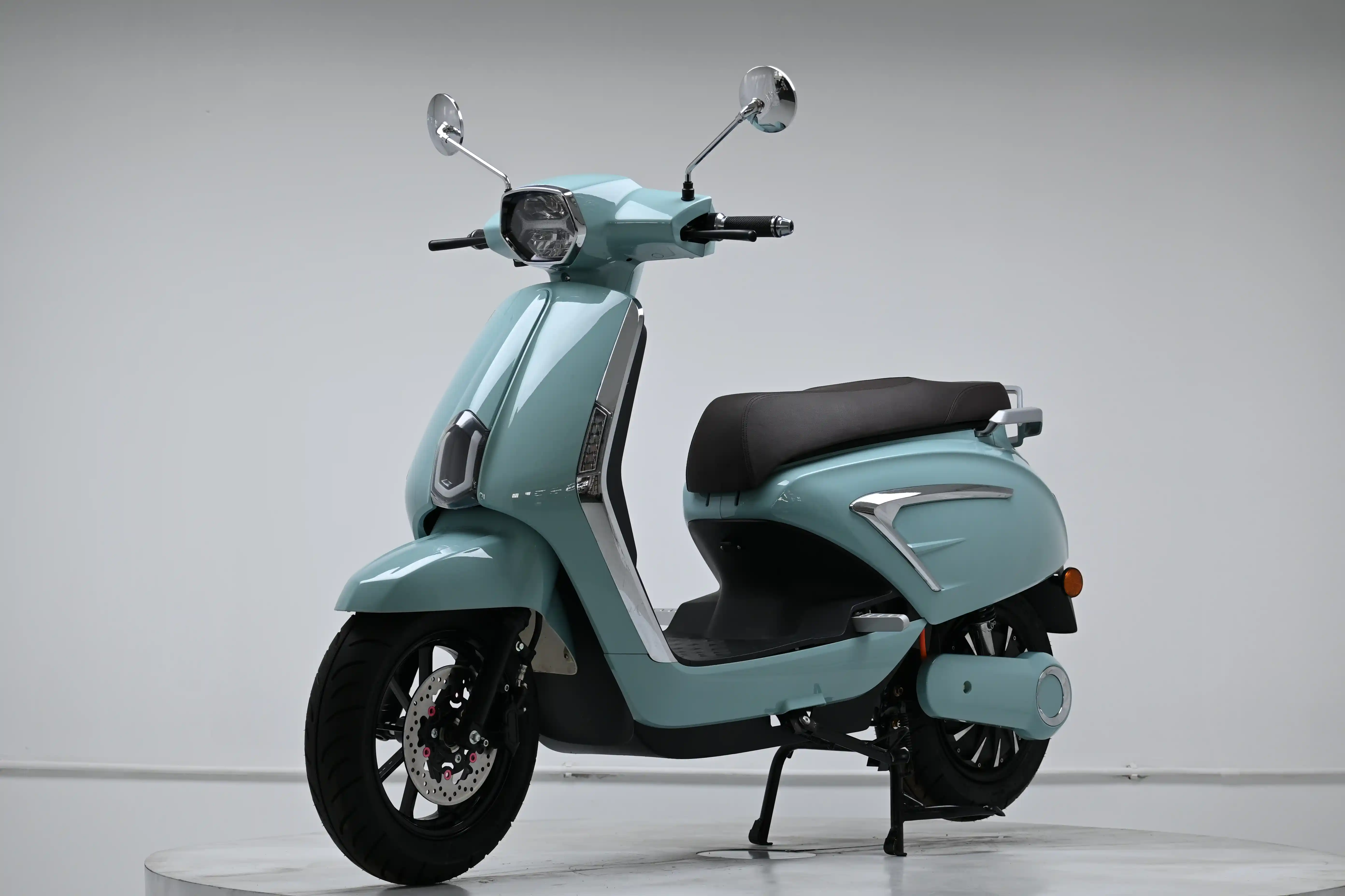 VESPA Classic Retro Electric scooter with EEC